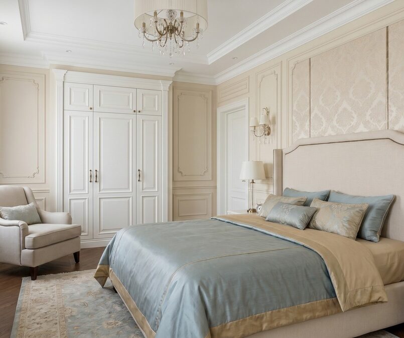 新古典臥室怎麼設計？掌握線板配色收納打造舒適典雅主臥